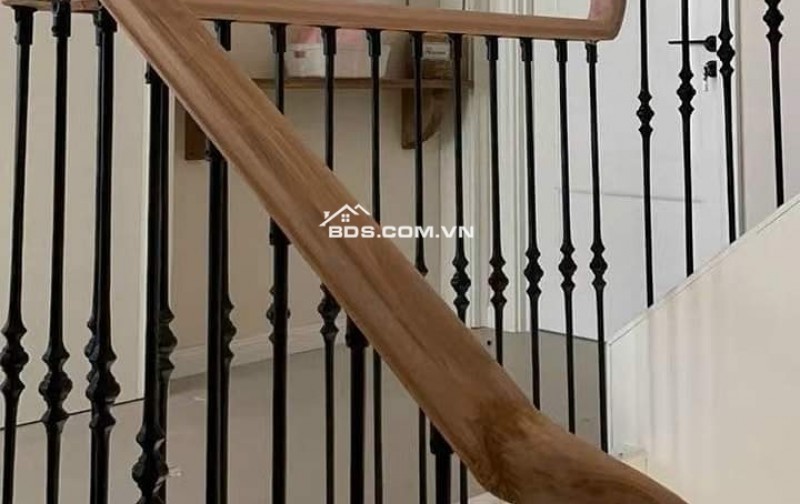 Cho thuê nhà lô góc, mới, thang máy,vỉa hè, 114m2- 5T, Duy Tân_44 Tr- 0941646107